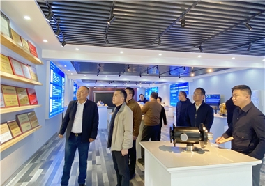 �ϰ���ί����Ź�ɭ����ָ��  ���󹲻���������